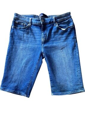 GAP Denim Bermuda Shorts Size 28 Medium Wash Stretch Jean Shorts